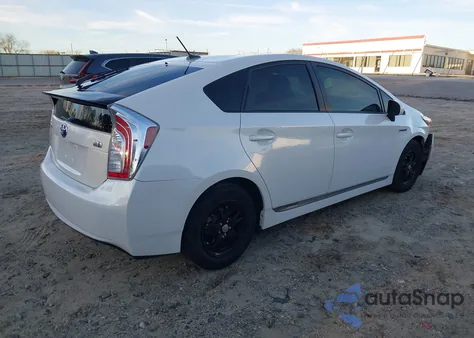 2015 Toyota Prius Three z USA, uszkodzony, nr VIN JTDKN3DU8F0434443